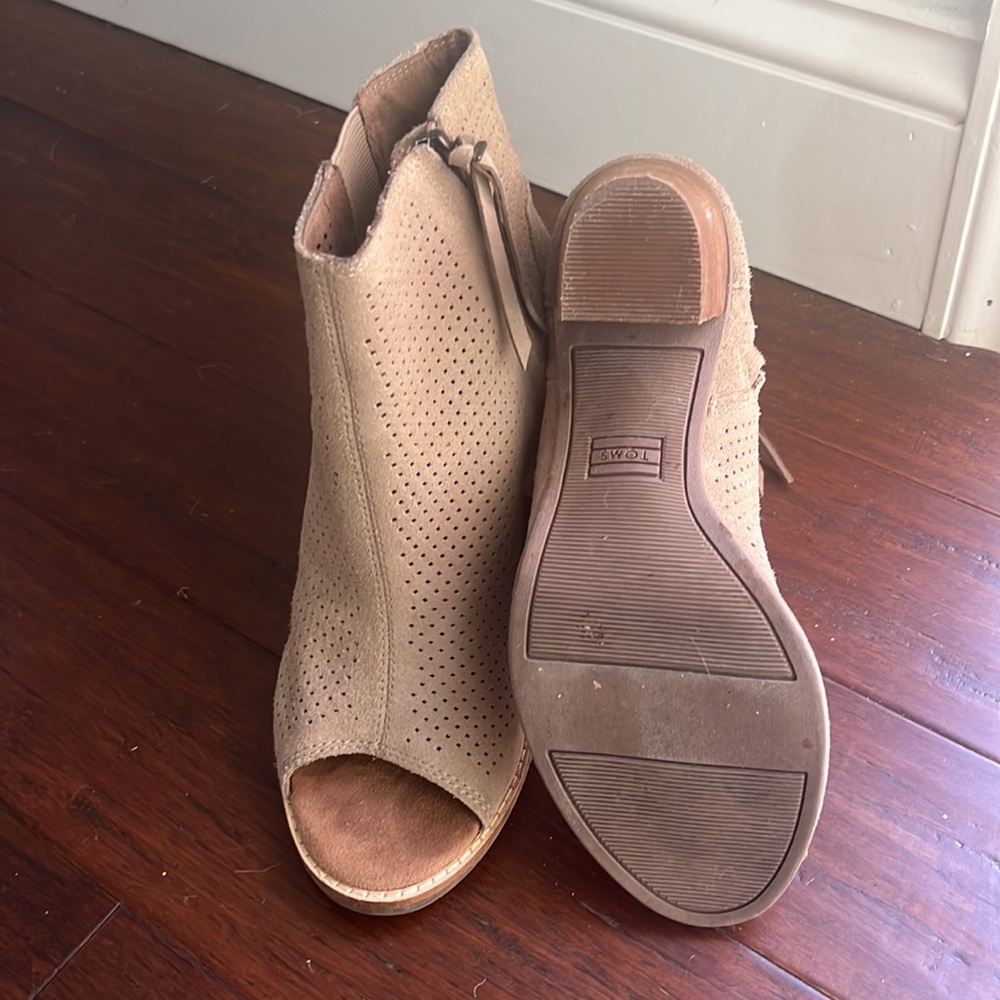Tom’s Booties - Picture 3 of 6
